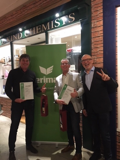 ERIMA eigenaar Wolfram Mannherz huldigt twee Nederlandse jubilarissen