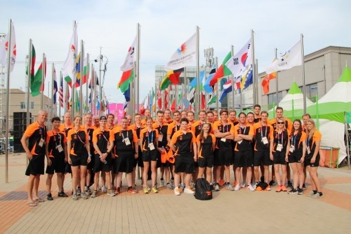 Nederlandse Studenten in ERIMA CLUB 1900 tijdens Universiade: